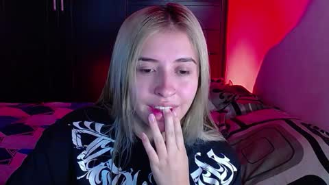 Snapshot of saradiazxxx chatting on March 1, 9:11 am saradiazxxx online show from March 1, 9:11 am