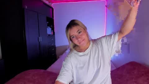 saradiazxxx online show from April 11, 5:01 am