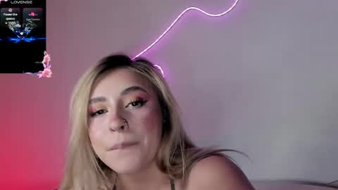 Snapshot of saradiazxxx chatting on May 20, 7:36 am saradiazxxx online show from May 20, 7:36 am