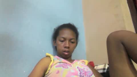 Snapshot of sarah146341 chatting on April 23, 6:43 pm sarah146341 online show from April 23, 6:43 pm