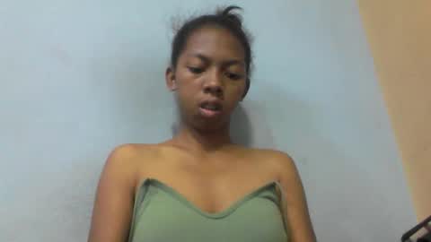 Snapshot of sarah146341 chatting on April 24, 9:34 am sarah146341 online show from April 24, 9:34 am
