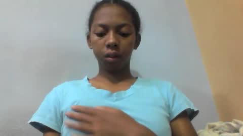 Snapshot of sarah146341 chatting on April 28, 3:33 am sarah146341 online show from April 28, 3:33 am