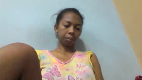 Snapshot of sarah146341 chatting on May 10, 7:13 am sarah146341 online show from May 10, 7:13 am