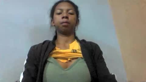 Snapshot of sarah146341 chatting on June 1, 7:37 pm sarah146341 online show from June 1, 7:37 pm