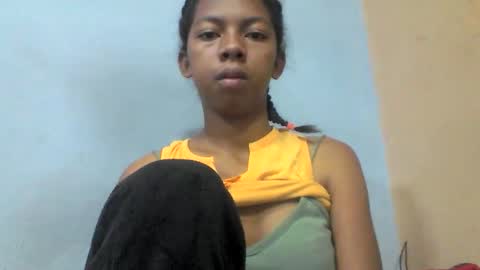 Snapshot of sarah146341 chatting on June 2, 7:49 pm sarah146341 online show from June 2, 7:49 pm