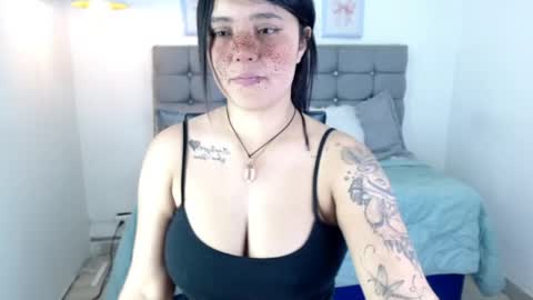 Snapshot of sarah__moon1 chatting on April 24, 4:09 pm Sarah Moon online show from April 24, 4:09 pm
