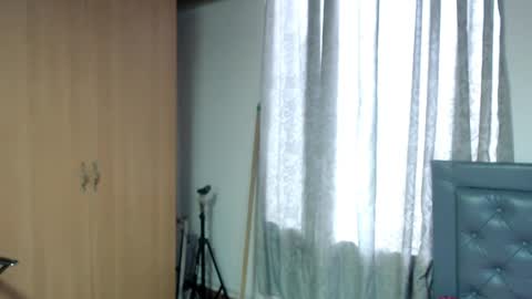 sarah online show from April 14, 2:34 pm