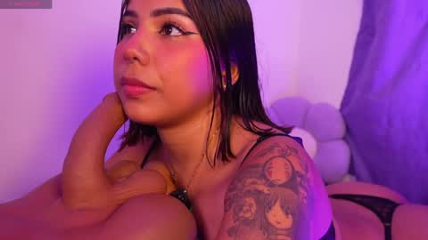 Snapshot of sarah_babe_ chatting on May 15, 12:39 am Sarah online show from May 15, 12:39 am