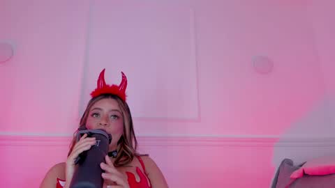 Sarah Bonneth online show from April 20, 11:46 am