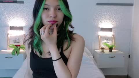 Snapshot of sarah_cute028 chatting on May 19, 1:17 pm Sarah online show from May 19, 1:17 pm