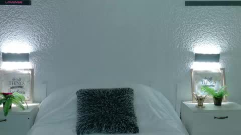 Snapshot of sarah_cute028 chatting on May 25, 1:06 pm Sarah online show from May 25, 1:06 pm