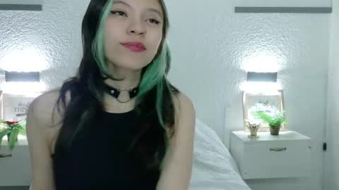 Snapshot of sarah_cute028 chatting on May 28, 1:19 pm Sarah online show from May 28, 1:19 pm