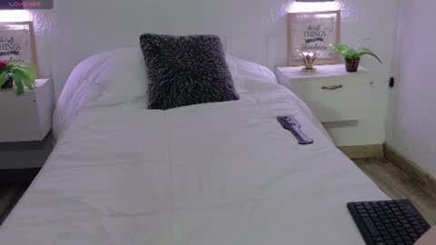 Snapshot of sarah_cute028 chatting on June 9, 1:23 pm Sarah online show from June 9, 1:23 pm