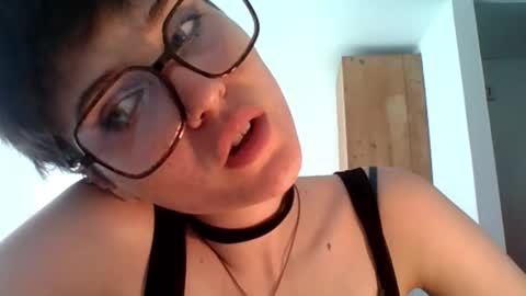 Snapshot of sarah_desire01 chatting on March 1, 3:25 pm Sarah online show from March 1, 3:25 pm