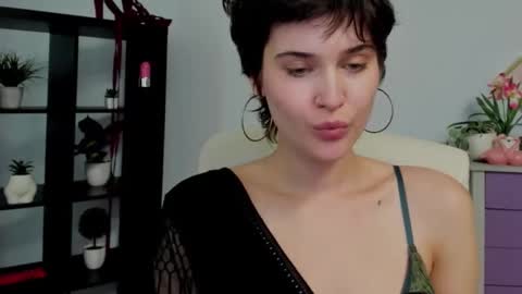 Snapshot of sarah_desire01 chatting on May 10, 1:49 pm Sarah online show from May 10, 1:49 pm
