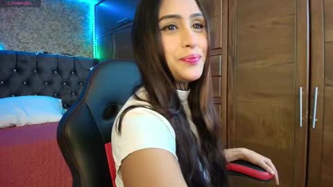 Snapshot of sarah_escobarr_ chatting on February 18, 1:29 pm Sarah online show from February 18, 1:29 pm