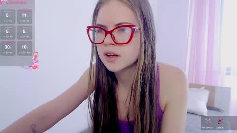 Snapshot of sarah_hs chatting on April 12, 9:36 am Sarah online show from April 12, 9:36 am