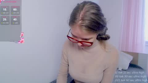 Snapshot of sarah_hs chatting on April 21, 11:27 am Sarah online show from April 21, 11:27 am