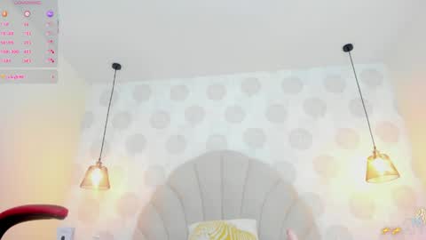 SARAH KEYS  online show from April 10, 11:09 pm