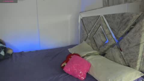Snapshot of sarah_lowee chatting on April 28, 2:27 am sarah_lowee online show from April 28, 2:27 am