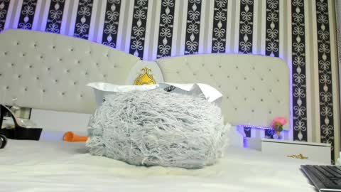 Sarah online show from February 18, 11:30 pm