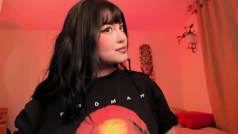 Snapshot of sarah_volkov chatting on May 28, 5:05 am online show from May 28, 5:05 am