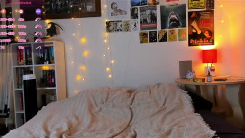 sarah welsh online show from December 12, 9:58 pm