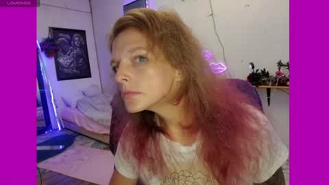Snapshot of sarahdellisonn chatting on June 26, 2:32 pm sarahdellisonn online show from June 26, 2:32 pm