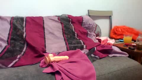 Snapshot of sarahdesexy69 chatting on December 19, 6:12 am Sarah DeSexy online show from December 19, 6:12 am