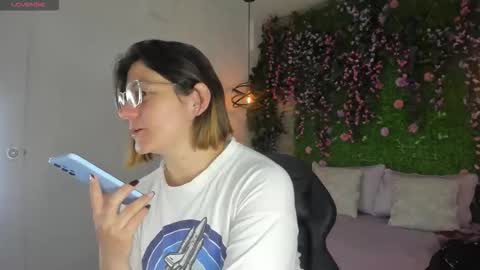 Sarah Deyvis online show from January 19, 1:15 pm