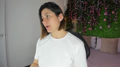 Sarah Deyvis online show from February 18, 3:52 pm