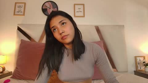 Snapshot of sarahevans__ chatting on January 4, 1:31 am Sarah Evans online show from January 4, 1:31 am