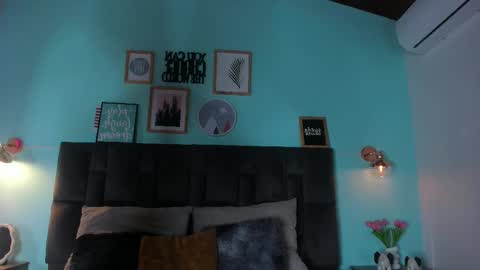 Snapshot of sarahevans__ chatting on February 25, 7:36 pm Sarah Evans online show from February 25, 7:36 pm