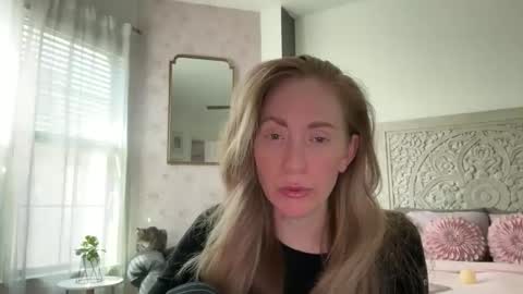 Sarah online show from April 28, 5:18 pm