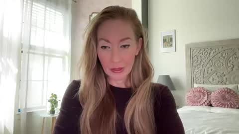 Sarah online show from April 30, 5:52 pm