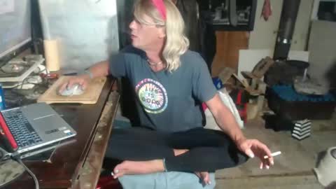 Snapshot of sarahhampton chatting on March 6, 2:19 am CdSissySarah online show from March 6, 2:19 am