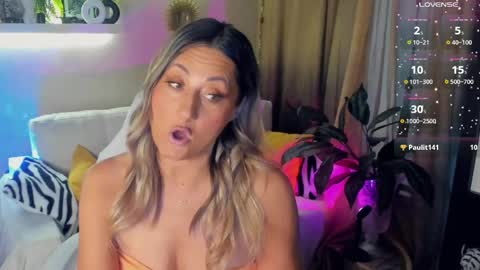 Snapshot of sarahholly chatting on May 25, 4:24 pm Divine Sarah NONUDE model online show from May 25, 4:24 pm