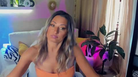 Snapshot of sarahholly chatting on May 26, 7:48 am Divine Sarah NONUDE model online show from May 26, 7:48 am