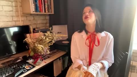 Sarah online show from March 15, 11:55 pm