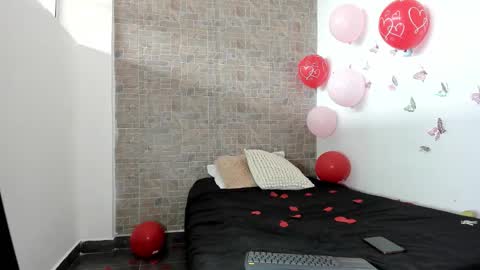 Snapshot of sarahjenkinx chatting on February 16, 1:40 pm Sarah Jenkin online show from February 16, 1:40 pm