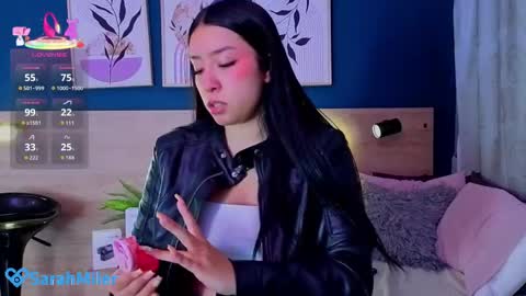 Snapshot of sarahmiler_ chatting on April 2, 1:20 pm Sarah online show from April 2, 1:20 pm