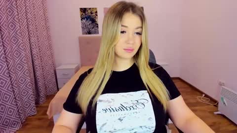 Sarah online show from December 16, 1:43 pm