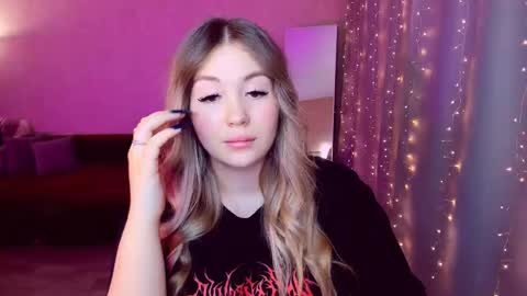 Sarah online show from March 12, 6:44 pm