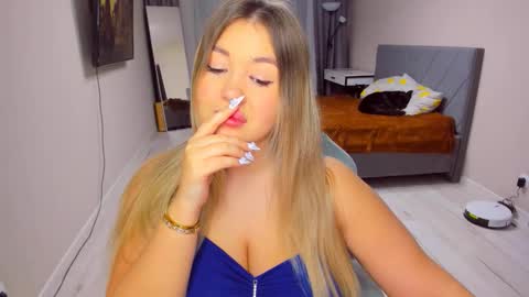 Snapshot of sarahmils chatting on February 9, 2:43 pm Sarah online show from February 9, 2:43 pm