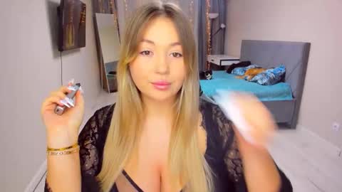 Snapshot of sarahmils chatting on February 14, 3:20 pm Sarah online show from February 14, 3:20 pm