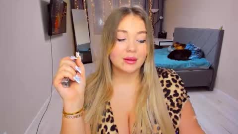 Snapshot of sarahmils chatting on February 17, 3:19 pm Sarah online show from February 17, 3:19 pm