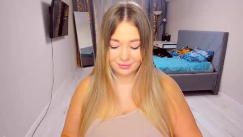 Snapshot of sarahmils chatting on February 19, 2:46 pm Sarah online show from February 19, 2:46 pm