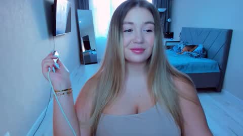 Snapshot of sarahmils chatting on February 23, 1:19 pm Sarah online show from February 23, 1:19 pm