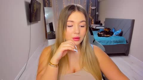 Sarah online show from February 25, 3:32 pm