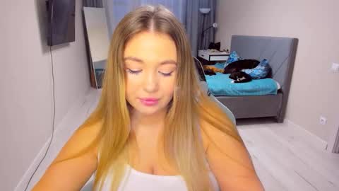 Snapshot of sarahmils chatting on March 4, 2:45 pm Sarah online show from March 4, 2:45 pm